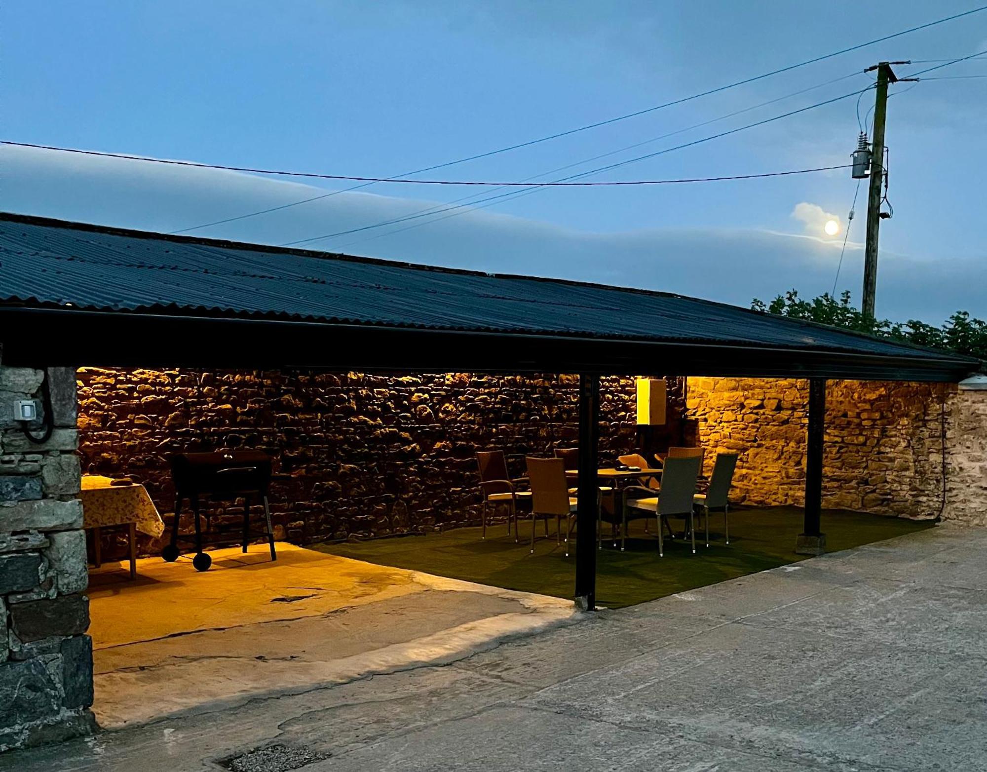 Tom Rocky'S Farmyard Villa Templemore Kültér fotó